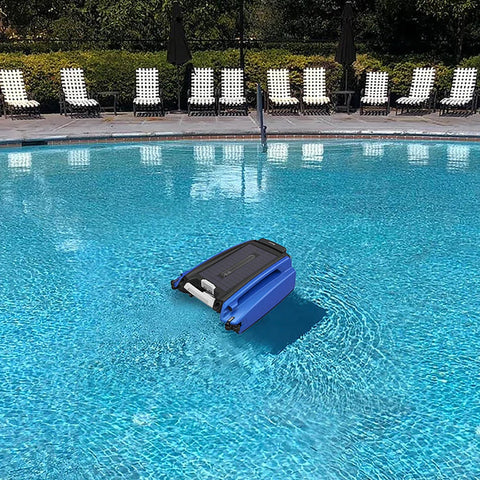 Betta 2 Solar Pool Robot Cleaning Surface Water | Solar Us Shop